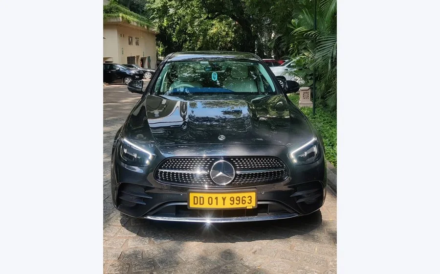 RS Tours black Mercedes-Benz E-Class